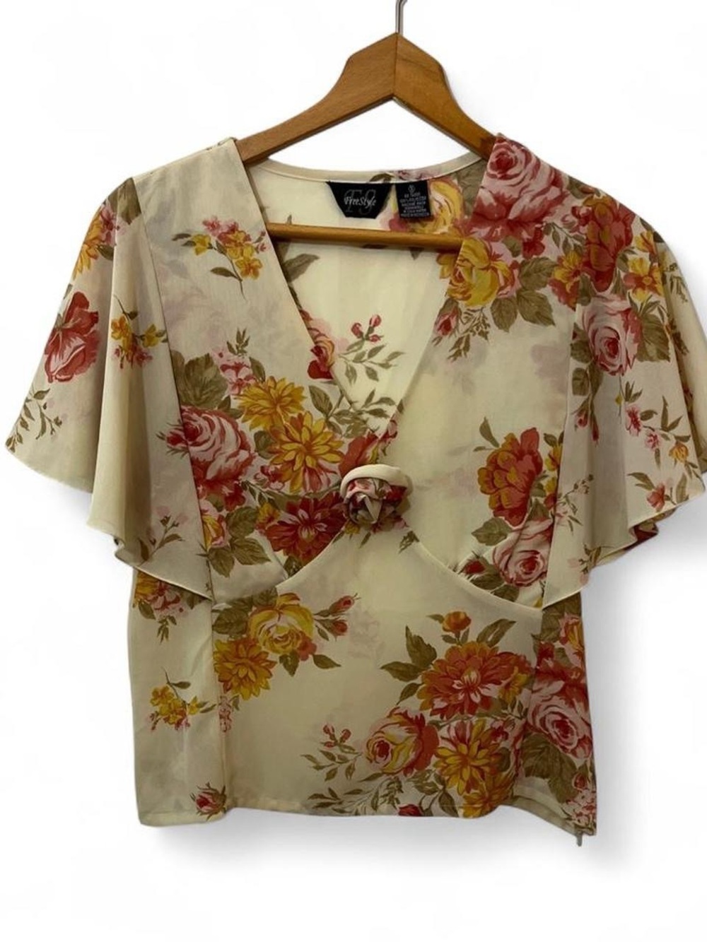 VTG Freestyle Cream Floral V-Neck Flutter Sleeve Blouse with Front Rose